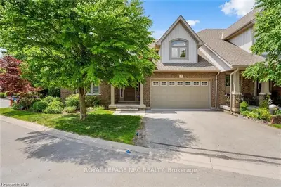 Condo Townhouse in St. Catharines