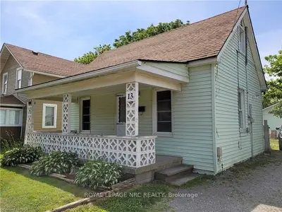 Detached in Port Colborne