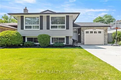 Detached in Niagara Falls