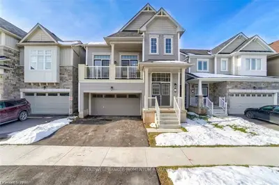 Detached in Niagara Falls