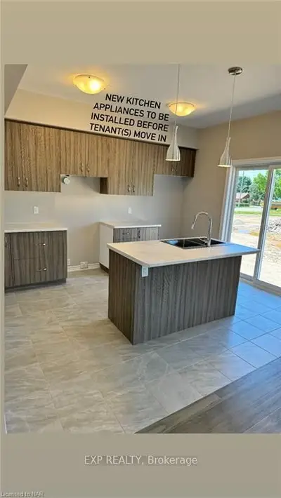 Att/Row/Townhouse in Niagara Falls