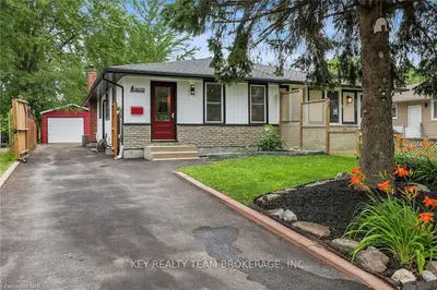 Semi-Detached in Niagara Falls