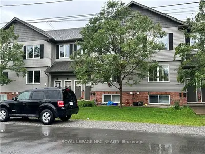 Att/Row/Townhouse in Port Colborne