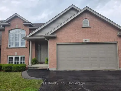 Detached in Niagara Falls