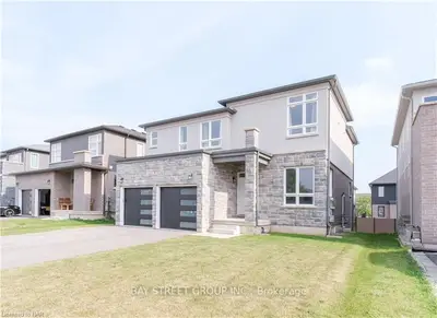 Detached in Niagara Falls