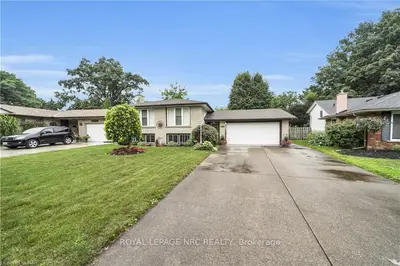 Detached in Niagara Falls