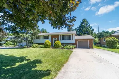 19 Upper Canada Drive, Niagara-on-the-lake, On L0s 1j0
