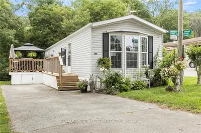 23 Four Mile Creek Road 209, Niagara-on-the-lake, On L0s 1j0