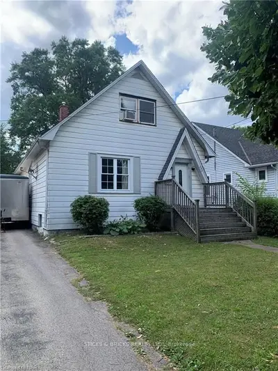 230 North Street, Fort Erie, On L2a 3r8