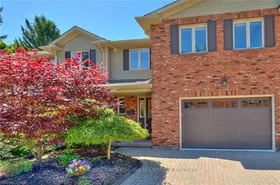 Condo Townhouse in Pelham