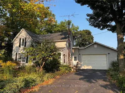 Detached in Port Colborne