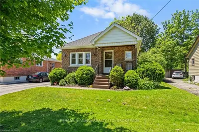 24 Forest Avenue Avenue, Port Colborne, On L3k 5e1