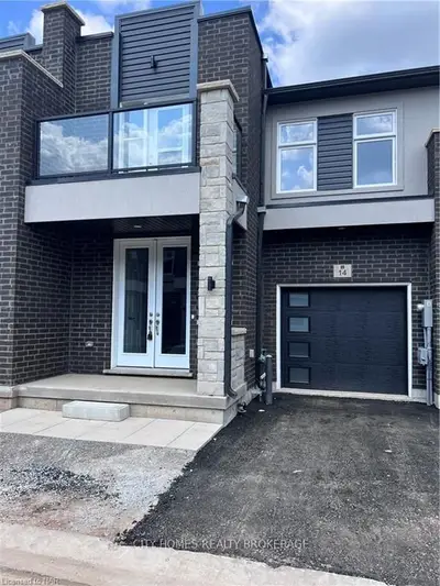 5672 Dorchester Road 14, Niagara Falls, On L2g 4y8