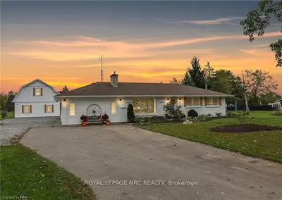 Detached in Port Colborne