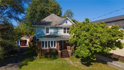 Detached in Port Colborne