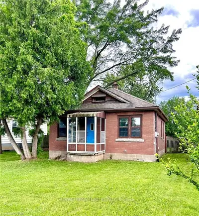 7031 Dorchester Road, Niagara Falls, On L2g 5v5