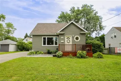 188 Gadsby Avenue, Welland, On L3c 1b4