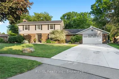 Detached in Niagara Falls