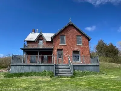 753 Maple Grove Road, Front Of Leeds & Seeleys Bay, On, K7g 2v4