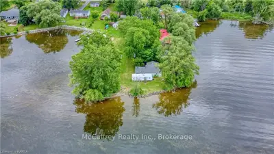 94 Willow Point Lane, Greater Napanee, On K7r 3k7