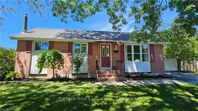 Detached in Loyalist