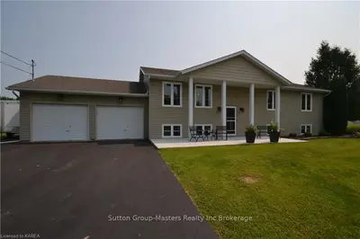 Detached in Frontenac