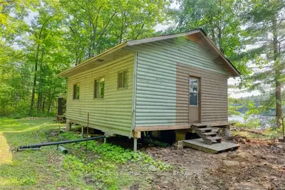 Detached in Frontenac