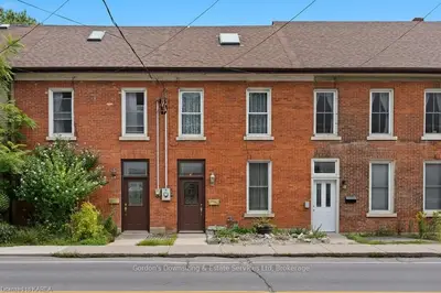 Att/Row/Townhouse in Kingston