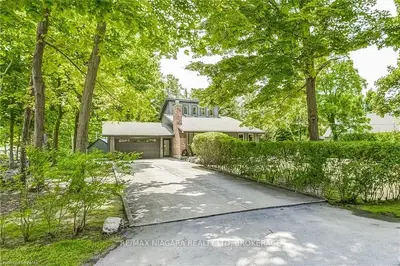Detached in Port Colborne