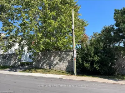 Detached in Kingston