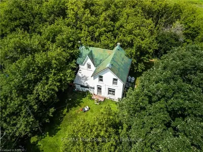 Detached in Kingston