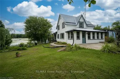 Detached in Frontenac