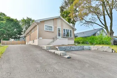 Detached in Belleville