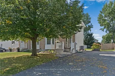 Semi-Detached in Loyalist