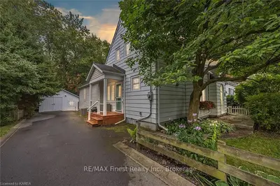Detached in Kingston