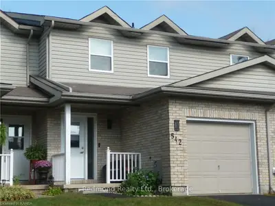 Att/Row/Townhouse in Gananoque