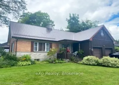 Detached in Belleville