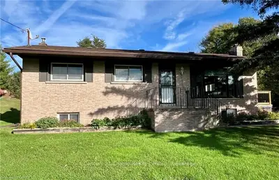 Detached in Frontenac