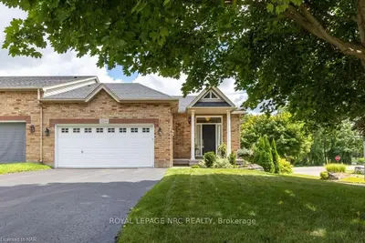 Att/Row/Townhouse in Niagara Falls