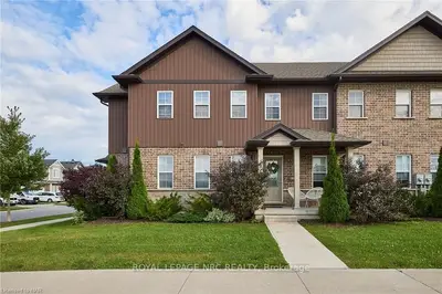Att/Row/Townhouse in Pelham