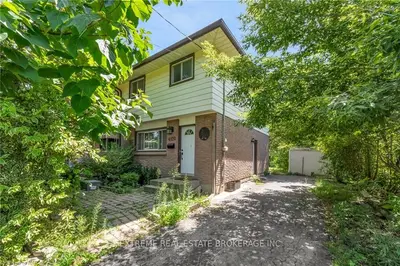 Semi-Detached in Niagara Falls