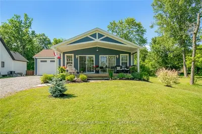 Detached in Port Colborne
