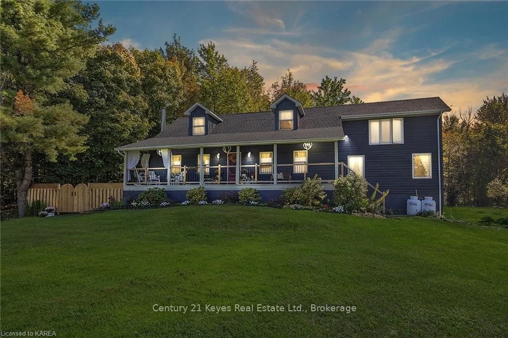 Detached in Front of Leeds & Seeleys Bay