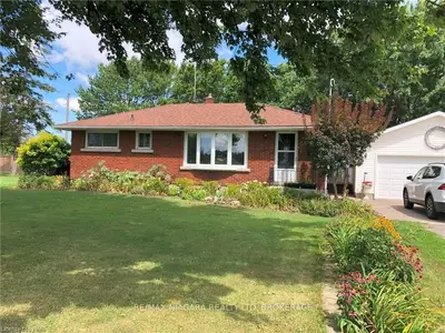 Detached in Port Colborne