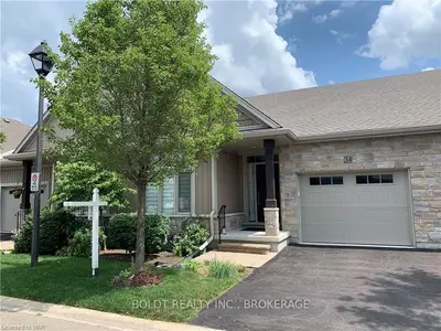 Condo Townhouse in St. Catharines