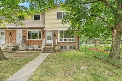Condo Townhouse in Loyalist