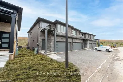Condo Townhouse in Niagara Falls