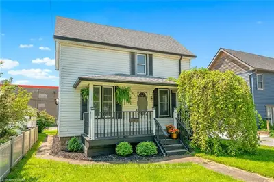 Detached in Port Colborne