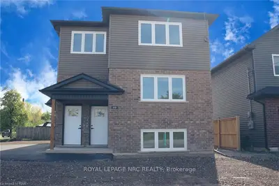 Condo Apartment in Welland