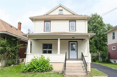 Detached in Niagara Falls